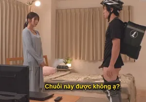 Một bà cô lẳng lơ 43 tuổi có vòng ba lớn, mặc tất hở đáy ở nhà và quỳ gối trong phòng khách bằng giày cao gót: Ahhhh, đụ chết em đi, ahhh, nhẹ nhàng hơn đi, mmm, em có cảm nhận được không, gợi cảm quá!