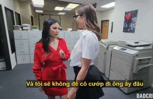 Em gái dễ thương mắt to mặt mới khoe mặt và quan hệ với người phụ nữ ở trên mà không dùng bao cao su, đập mạnh và lồn hồng, siêu nhiều góc độ