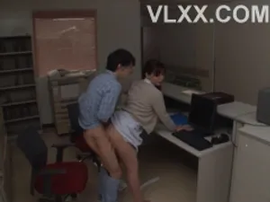 Cô gái trẻ xinh đẹp này là một con đĩ nóng bỏng đến mức có thể bóp chết bạn. Vợ của PJ là một con chó cái. Cô ta là một con khốn chỉ được dùng nhà vệ sinh một đô la một lần. Bạn có thể quan sát cơ thể này một cách chậm rãi. Cô ấy không có bao cao su và cũng không có tóc.