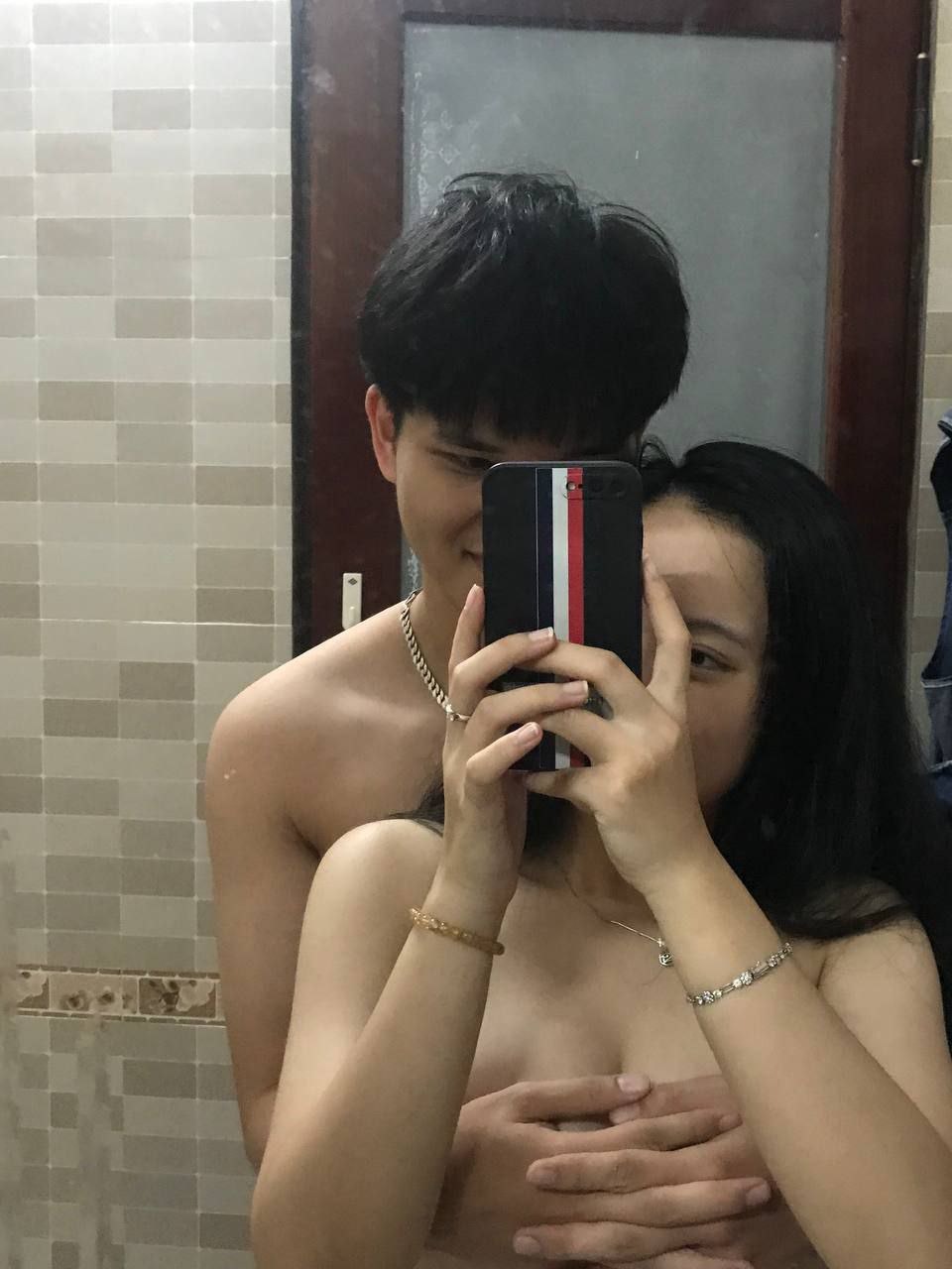 Vừa húp vừa chan nước lồn em đồng nghiệp